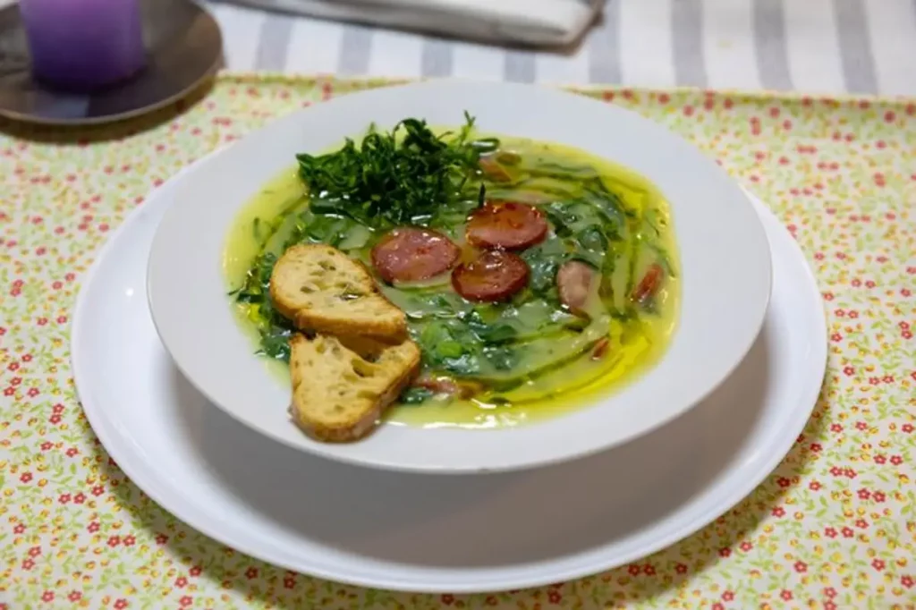 caldo verde soupe portugaise chou chouriço