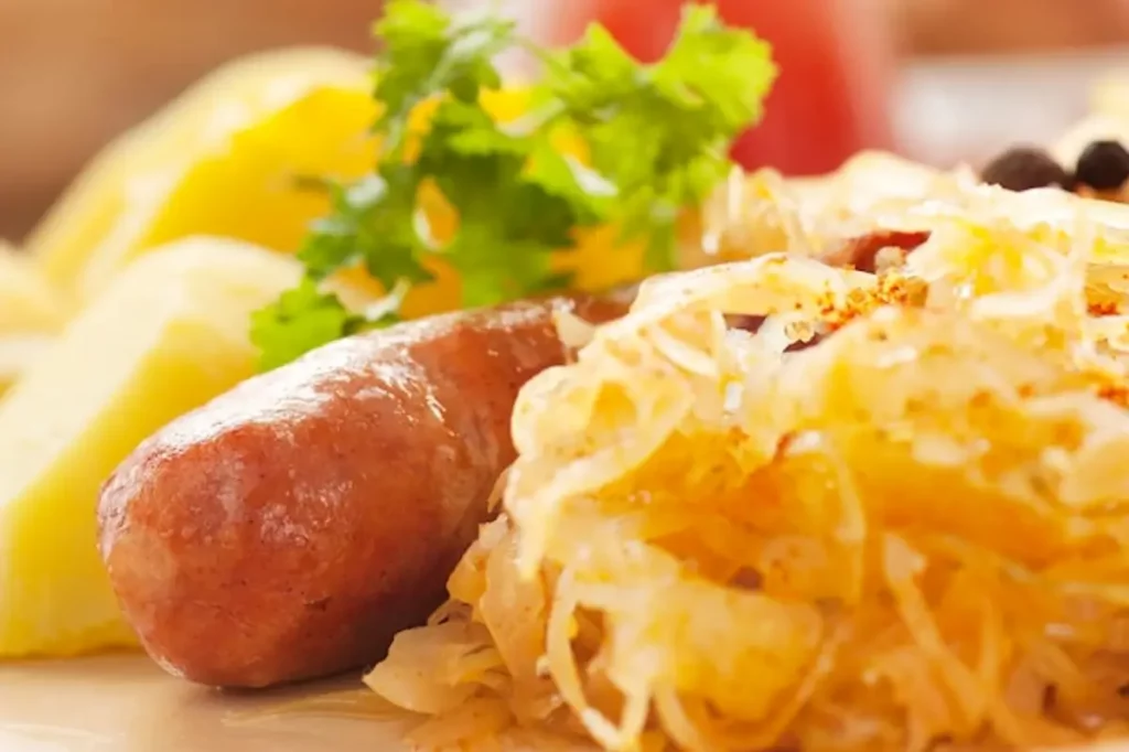 choucroute alsacienne fumante saucisses pommes terre